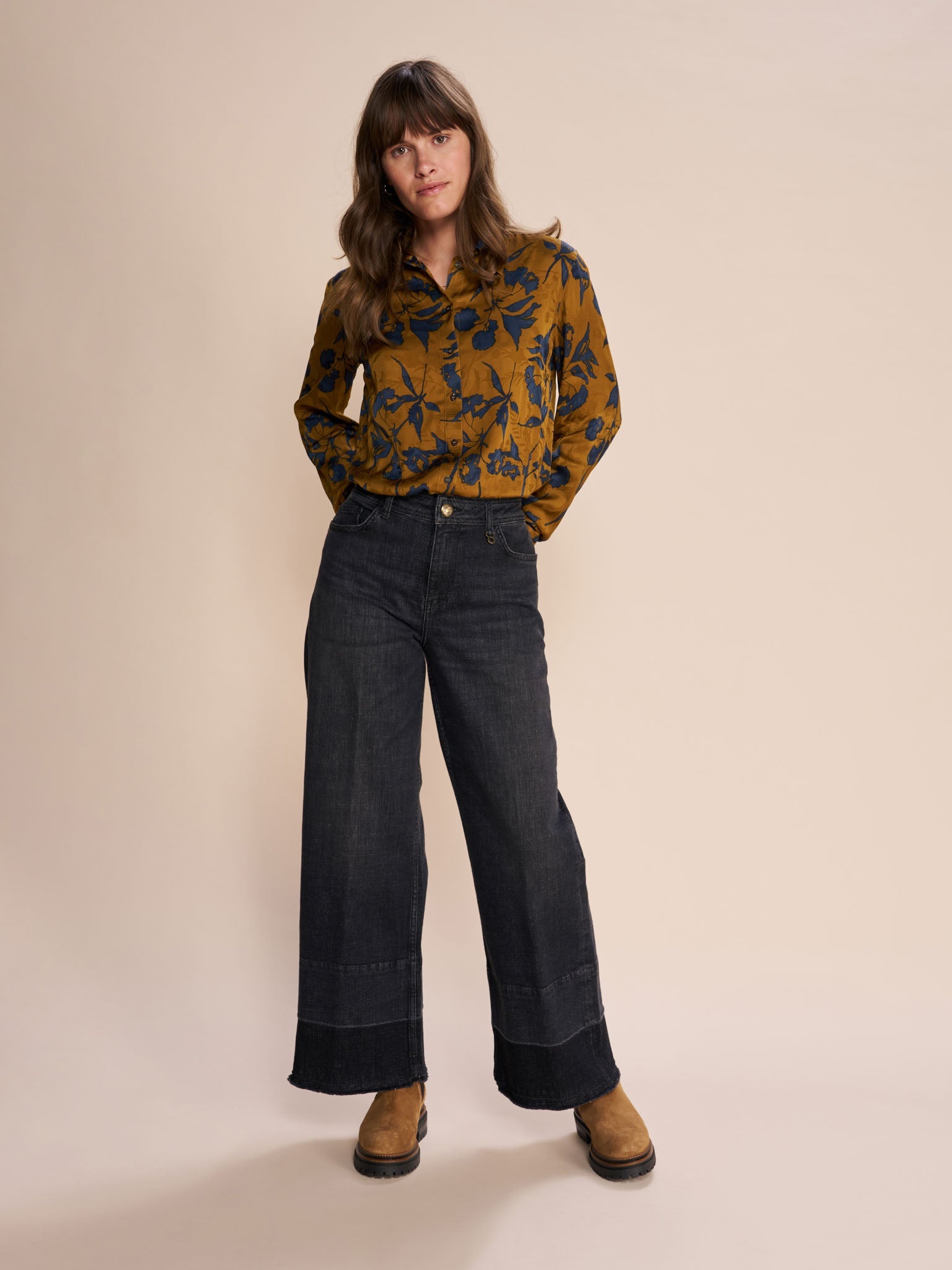 Modelshot / Black / Detail